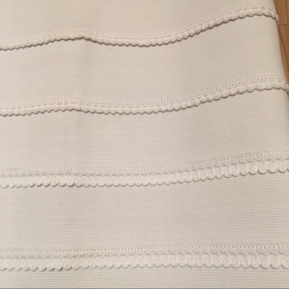 White scalloped hem bandage skirt - Picture 5 of 5